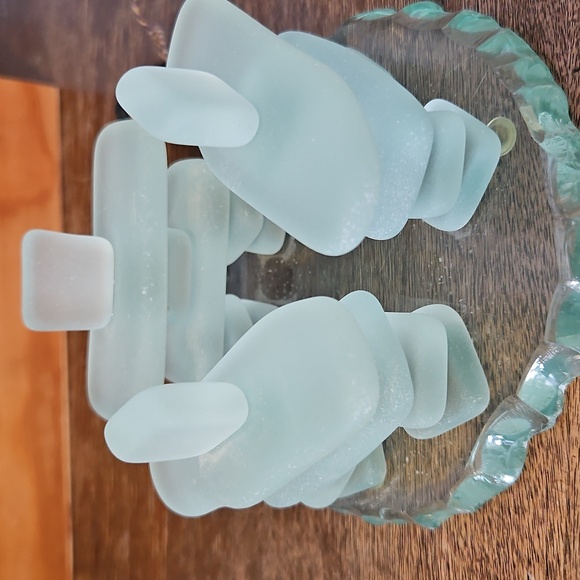 Frosted Glass Inukshuk - Picture 2 of 5